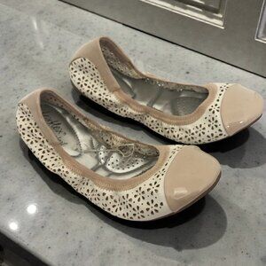 DexFlex Comfort Beige Women's Flat Ballet Shoes NWOB Size 8